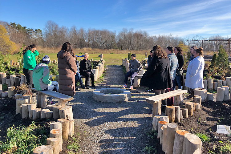 photo: Outdoor learning at the Shingwauk Kinoomaage Gamig teaching lodge (Reid Locklin)