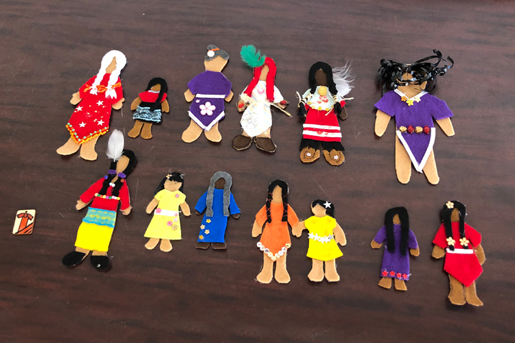 photo: The faceless dolls workshop, hosted by the Native Women’s Association of Canada (Reid Locklin)